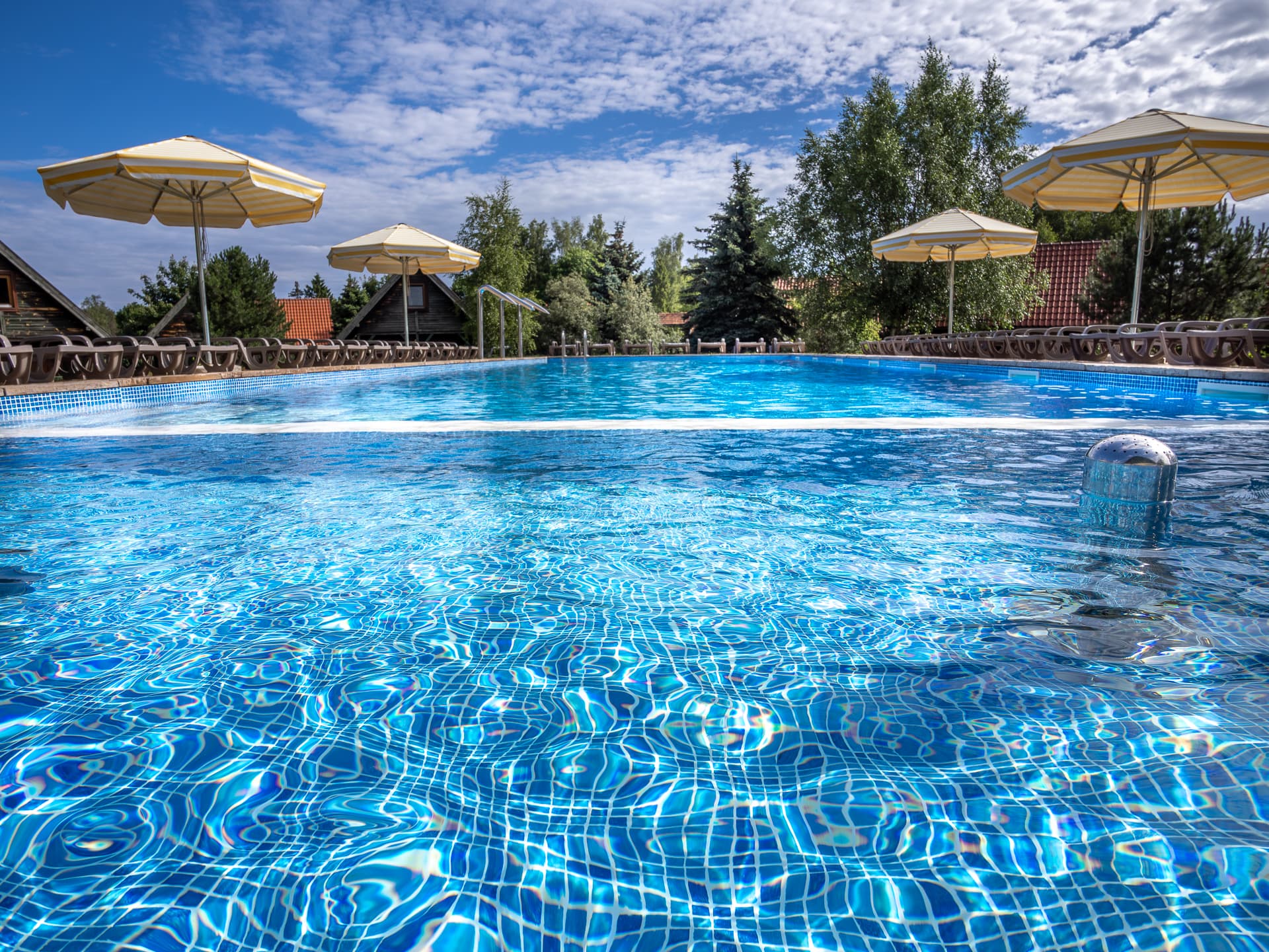 Přiblížení na vodu v bazénu